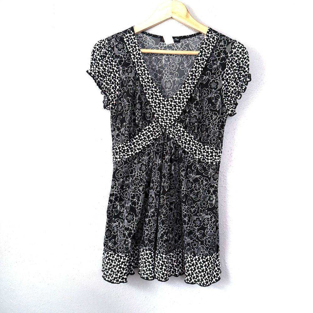 Volume One Women's Blouse Boho Hippie Feminine Black Floral Short Sleeve Size M